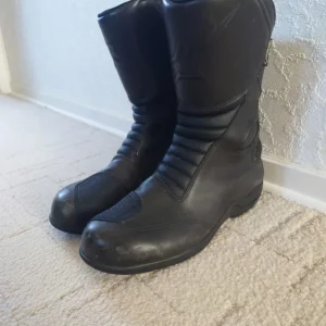 Alpinestars MC stövlar, Halvarssons handskar och ryggskydd Populär