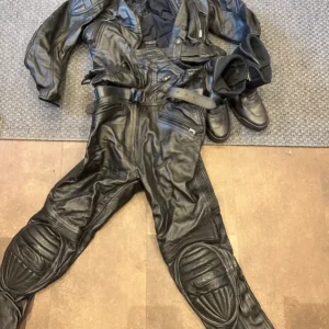 Utförsäljning Halvarssons skinnställ mc svart