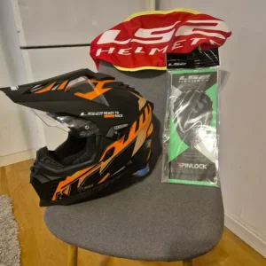 Utförsäljning hjälm och stövlar för off road