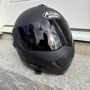 Airoh Integralhjälm svart, Lindestrand MC ställ och handskar Begränsat erbjudande