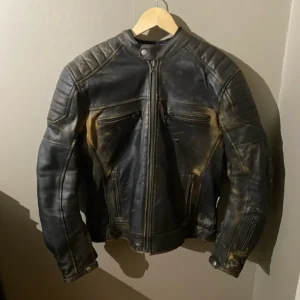 Trygg betalning Svart 4Bikers Clyde jacka med tillköpt större ryggskydd