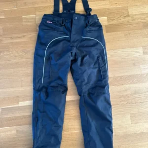 TWICE MC-byxa barn stl 150 Begränsad tid