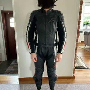 Tvådelad Skinnställ & Handskar Begränsat erbjudande