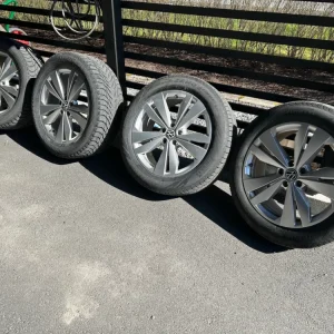 Vinterdäck Volkswagen ID4 i mycket fint skick Säker betalning