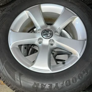 Volkswagen Fälgar Med Friktiondäck 215/65-16 Fri frakt