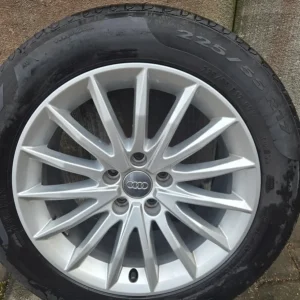 Audi orginalfälgar med sommardäck Reapris