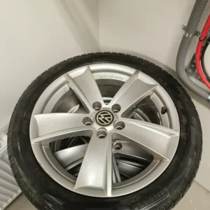 VW golf fälgar - all season 205/50/17 inch Begränsat antal