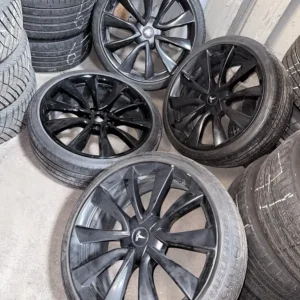 20” Tesla model 3 performance däck/fälgar Outlet