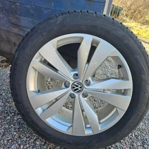 VW ID.4 Lättmetallfälgar med däck som nya Beställ idag