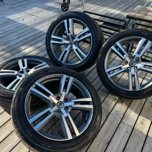 Volvo inscription originalfälgar 20tum 255/45R20 med bra däck Trygg betalning