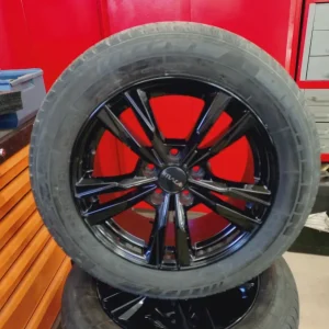 Volvo 16 tum sommardäck på Svarta aluminumfälgar Lågt pris