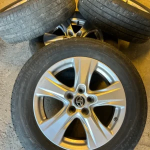 4 st Bridgestone däck på Toyota original fälgar Begränsat antal