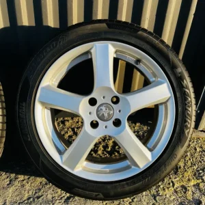 17 Fälg Peugeot original med däck risnedsättning