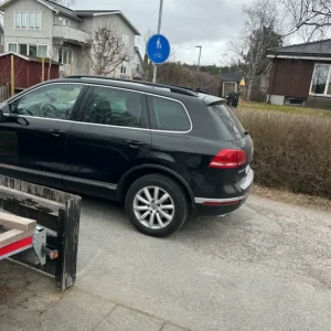 VW Touareg fälg original med nästan nya däck Handla nu