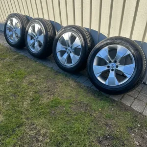 Volvo original XC40fälgar med nästan nya sommardäck 235/55/18 Billig