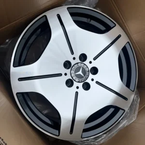 Utförsäljning Mercedes benz fälg 17”