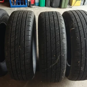 4 st Tracmax Ice-Plus vinterdäck 235/65R17 108H – låg användning, inga fälgar Populärt val