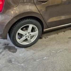 Vinterdäck dubbdäck i väldigt fint skick slumpas Endast denna vecka